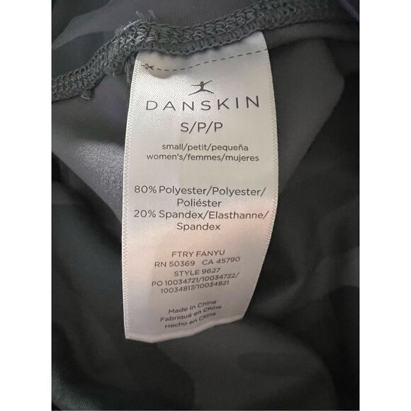 Danskin Women's Grey Camo Print High Rise Capri Legging Size S/P NWT - Picture 5 of 6